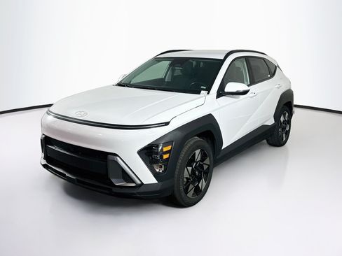Used 2025 Hyundai Kona SEL FWD image 3