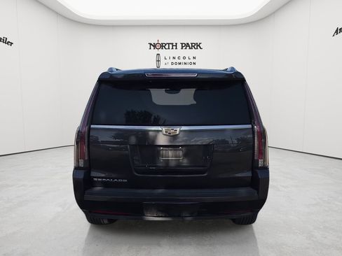 Used 2016 Cadillac Escalade Premium AWD/4WD image 4