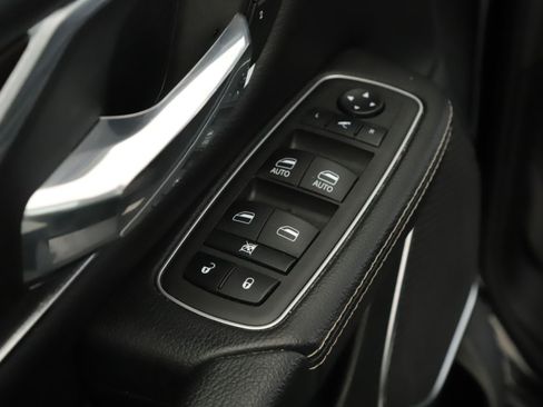 Used 2022 RAM 1500 Laramie AWD/4WD image 9