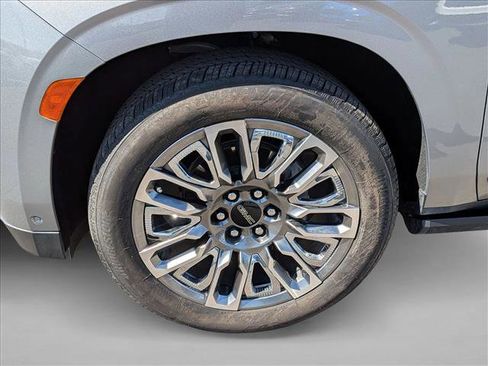 Used 2024 GMC Yukon Denali Ultimate AWD/4WD image 29