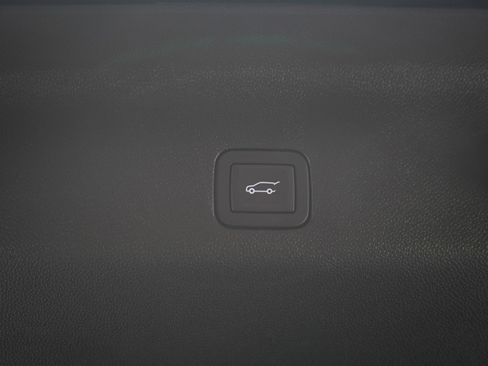 Used 2025 GMC Yukon XL Denali w/ Sun & Power Step Package AWD/4WD image 12