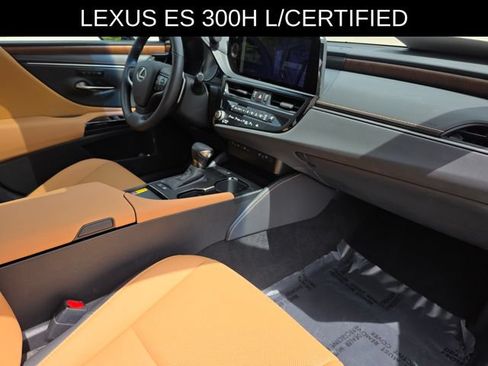 Used 2025 Lexus ES 300h w/ Premium Package FWD image 9