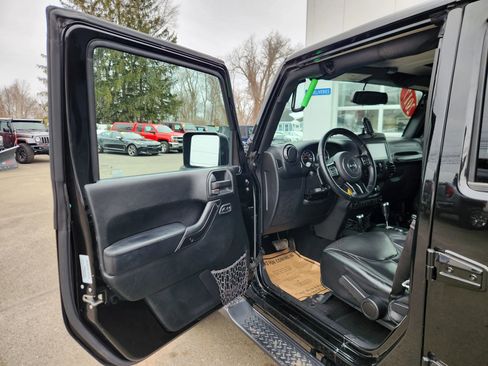 Used 2017 Jeep Wrangler Unlimited Sahara image 23