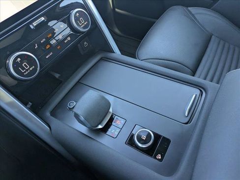 Certified 2025 Land Rover Discovery Dynamic SE AWD/4WD image 12