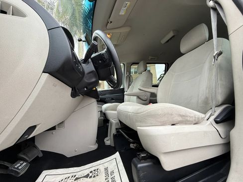 Used 2011 Dodge Grand Caravan Mainstreet FWD image 29