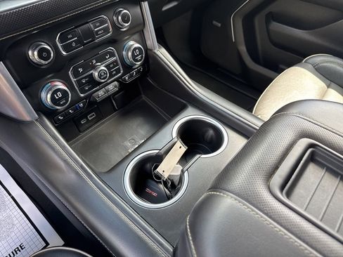 Used 2023 GMC Yukon SLT image 31