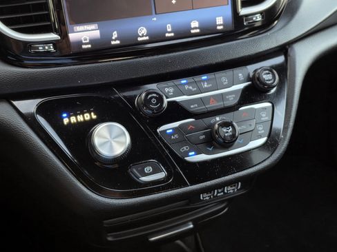 Used 2025 Chrysler Pacifica Select FWD image 50