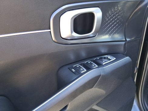 Used 2023 Kia Sorento LX AWD/4WD image 8