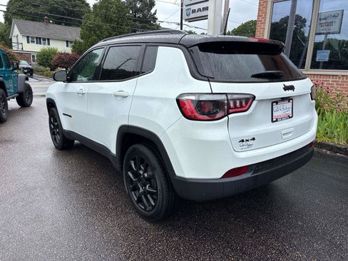 Used 2023 Jeep Compass Latitude w/ Convenience Group AWD/4WD image 4