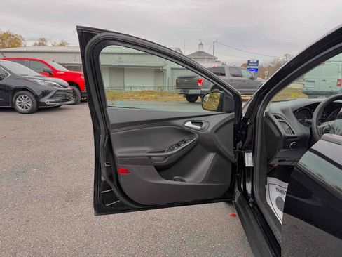 Used 2017 Ford Focus SE image 11