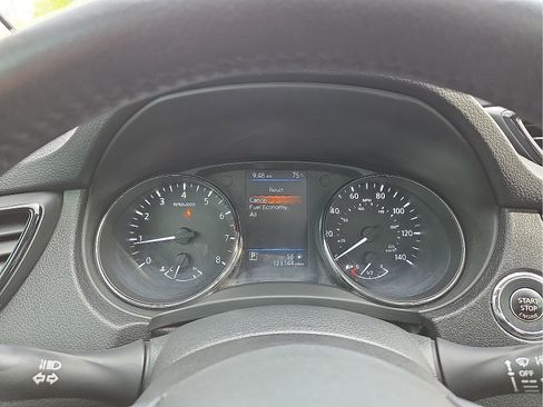 Used 2019 Nissan Rogue SV w/ Sun & Sound Touring Package image 23