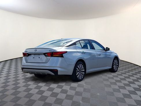 Used 2024 Nissan Altima 2.5 SV FWD image 5