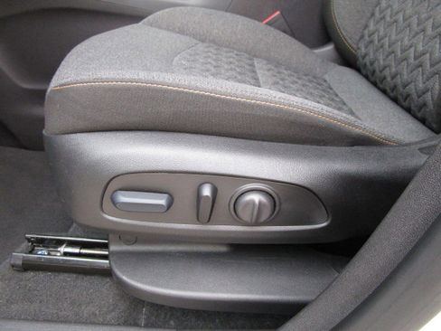 Used 2024 Chevrolet Equinox LT image 12