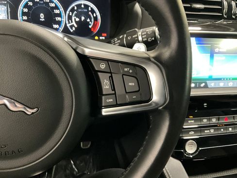 Used 2018 Jaguar F-PACE S image 18