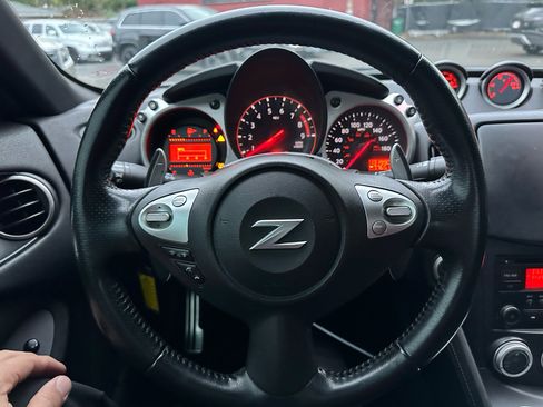Used 2015 Nissan 370Z Coupe image 29