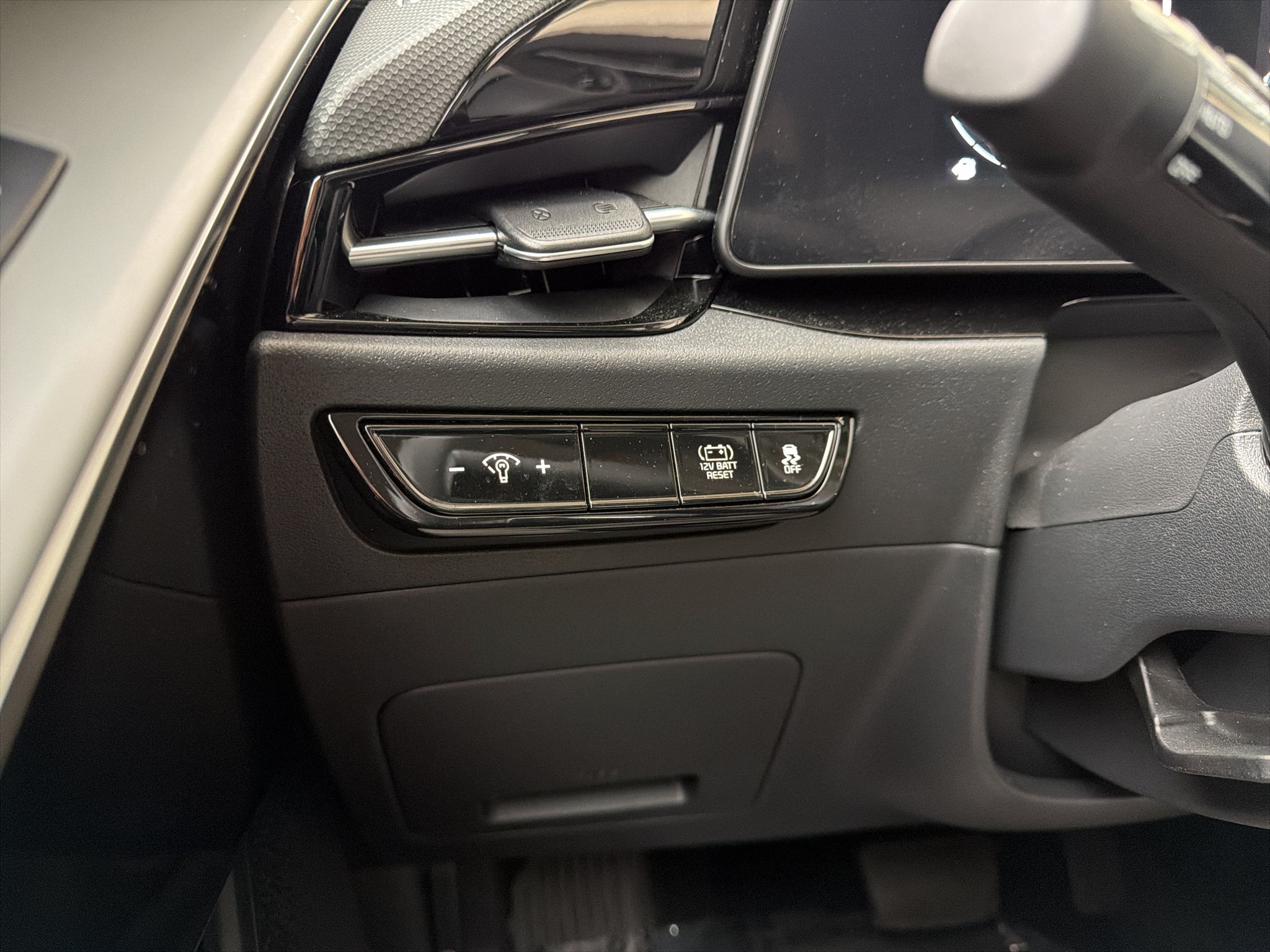 Certified 2024 Kia Niro EX FWD image 27