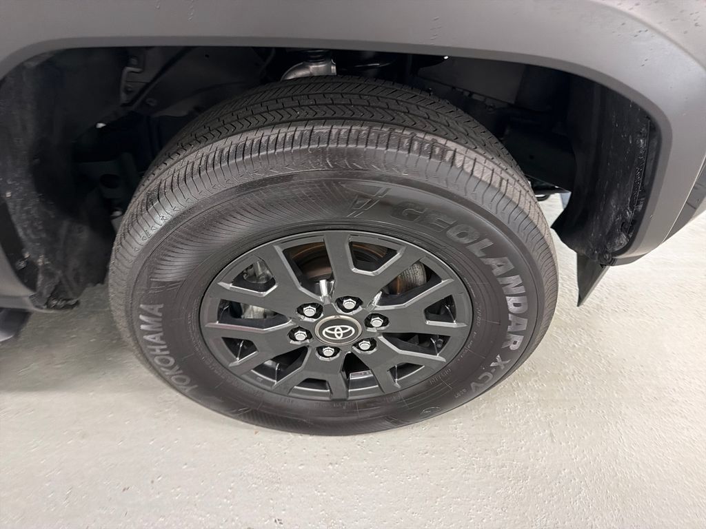 Used 2025 Toyota 4Runner SR5 AWD/4WD image 4