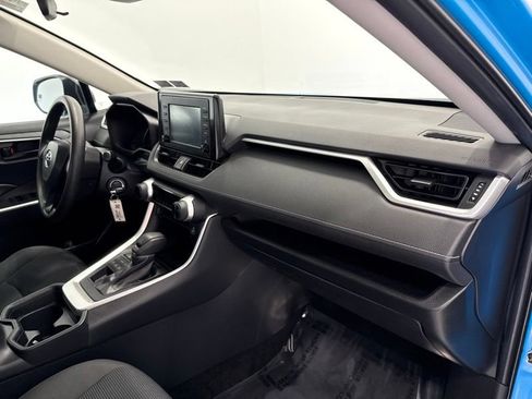 Used 2019 Toyota RAV4 LE w/ Carpet Mat Package AWD/4WD image 15