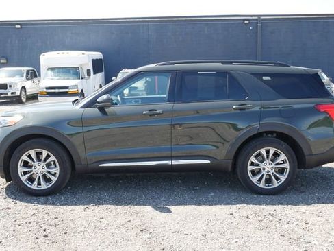 Used 2024 Ford Explorer XLT w/ Equipment Group 202A AWD/4WD image 7