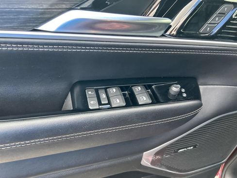 Used 2023 Jeep Wagoneer Series III w/ Preferred Equipment Group RWD image 32
