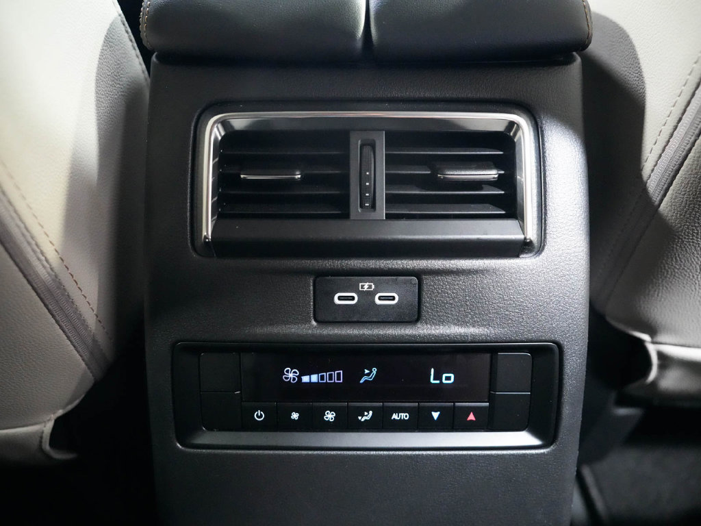 Used 2024 MAZDA CX-90 3.3 Turbo w/ Preferred Package AWD/4WD image 39