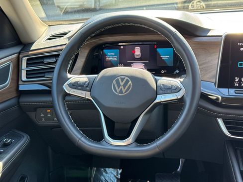 Used 2025 Volkswagen Atlas SE FWD image 24