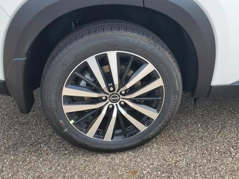 New 2025 Nissan Pathfinder Platinum w/ Cargo Package image 5