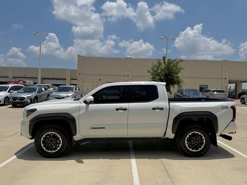 Used 2024 Toyota Tacoma TRD Off-Road w/ TRD Off Road Premium Package AWD/4WD image 8