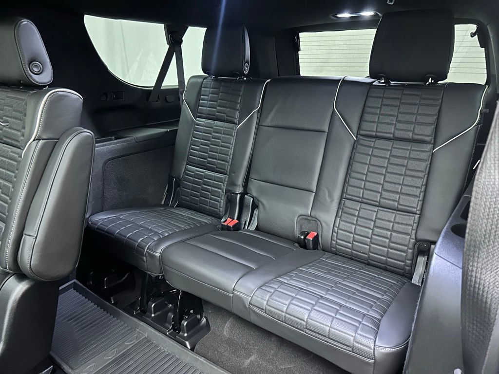 Used 2023 Cadillac Escalade ESV Premium Luxury Platinum w/ LPO, Radiant Package AWD/4WD image 16