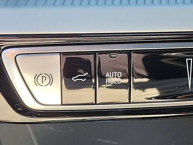 Certified 2025 Cadillac Optiq Luxury 2 AWD/4WD image 24