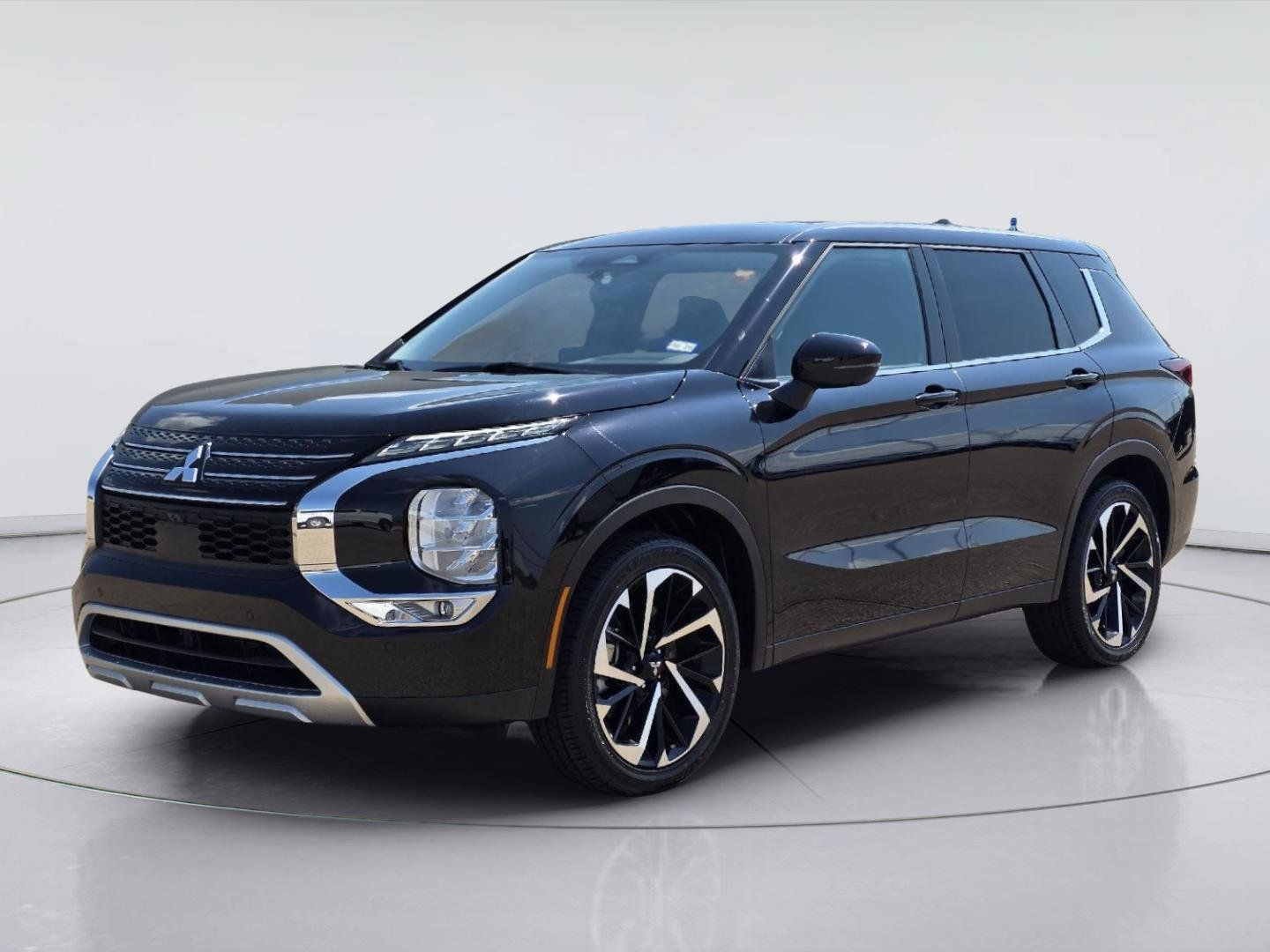 Used 2024 Mitsubishi Outlander SE FWD image 1
