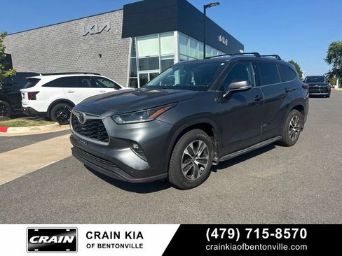 Used 2021 Toyota Highlander XLE FWD image 7