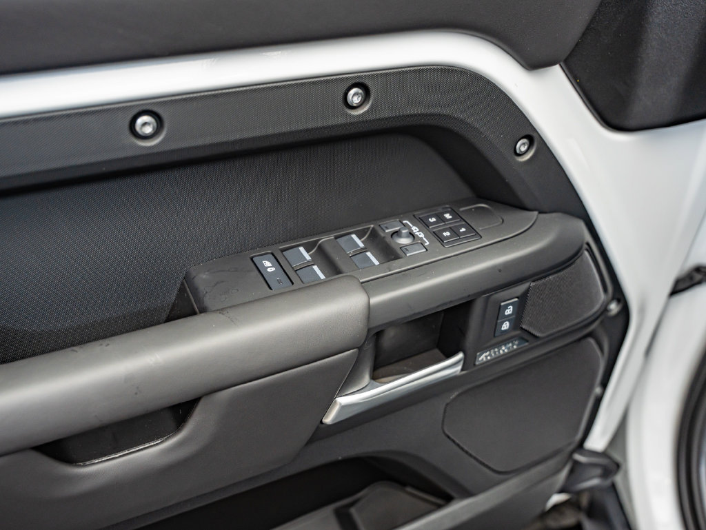 New 2026 Land Rover Defender 110 X-Dynamic SE AWD/4WD image 17