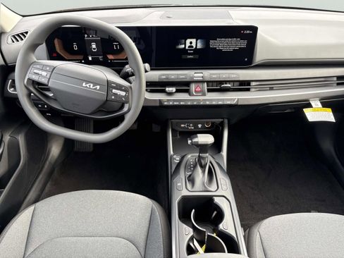 New 2025 Kia K4 LX image 14