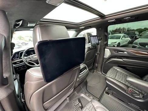 Used 2021 Cadillac Escalade ESV Sport Platinum AWD/4WD image 18