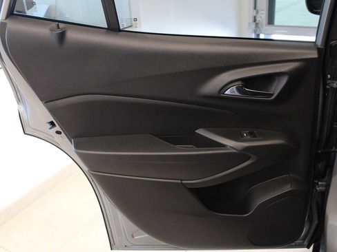 Used 2024 Chevrolet Trax RS w/ Sunroof Package FWD image 27