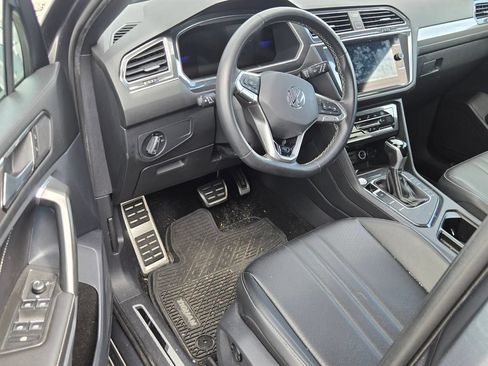 Used 2023 Volkswagen Tiguan SE R-Line FWD image 9