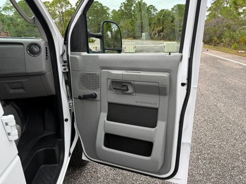 Used 2014 Ford E-250 and Econoline 250 image 11