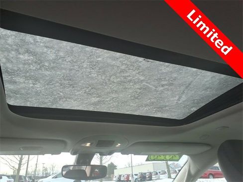 Used 2020 Chrysler Pacifica Limited image 13