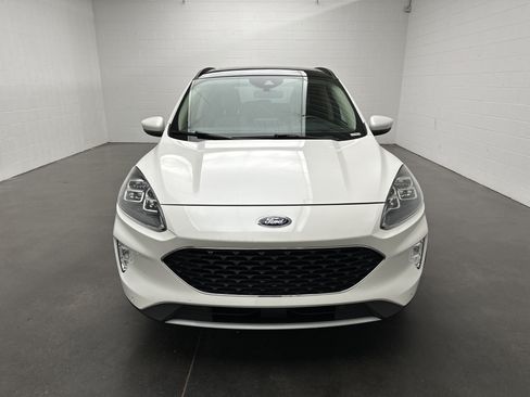 Used 2020 Ford Escape Titanium AWD/4WD image 3