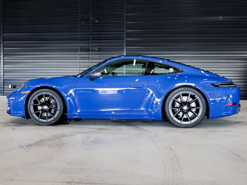 New 2026 Porsche 911 Carrera T image 2