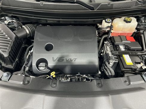 Used 2021 Chevrolet Traverse LT image 24