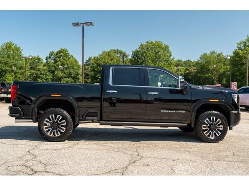 New 2026 GMC Sierra 2500 Denali Ultimate AWD/4WD image 9