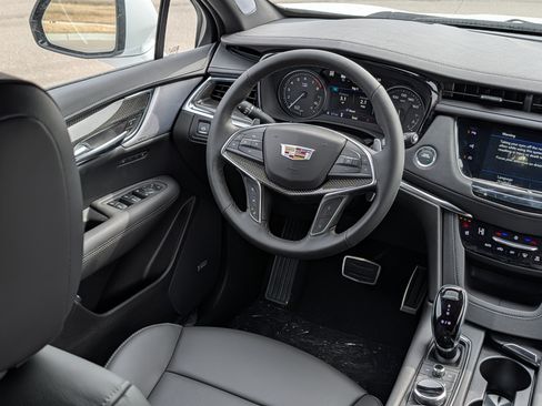Used 2026 Cadillac XT5 Sportv w/ LPO, Onyx Lite Package AWD/4WD image 7