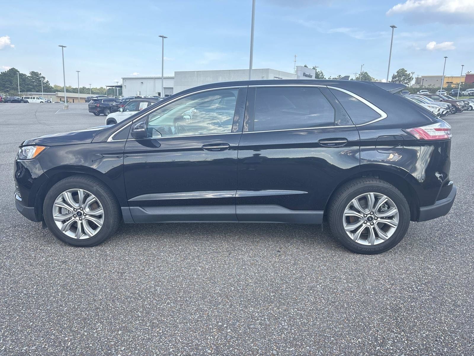 Used 2024 Ford Edge Titanium AWD/4WD image 8