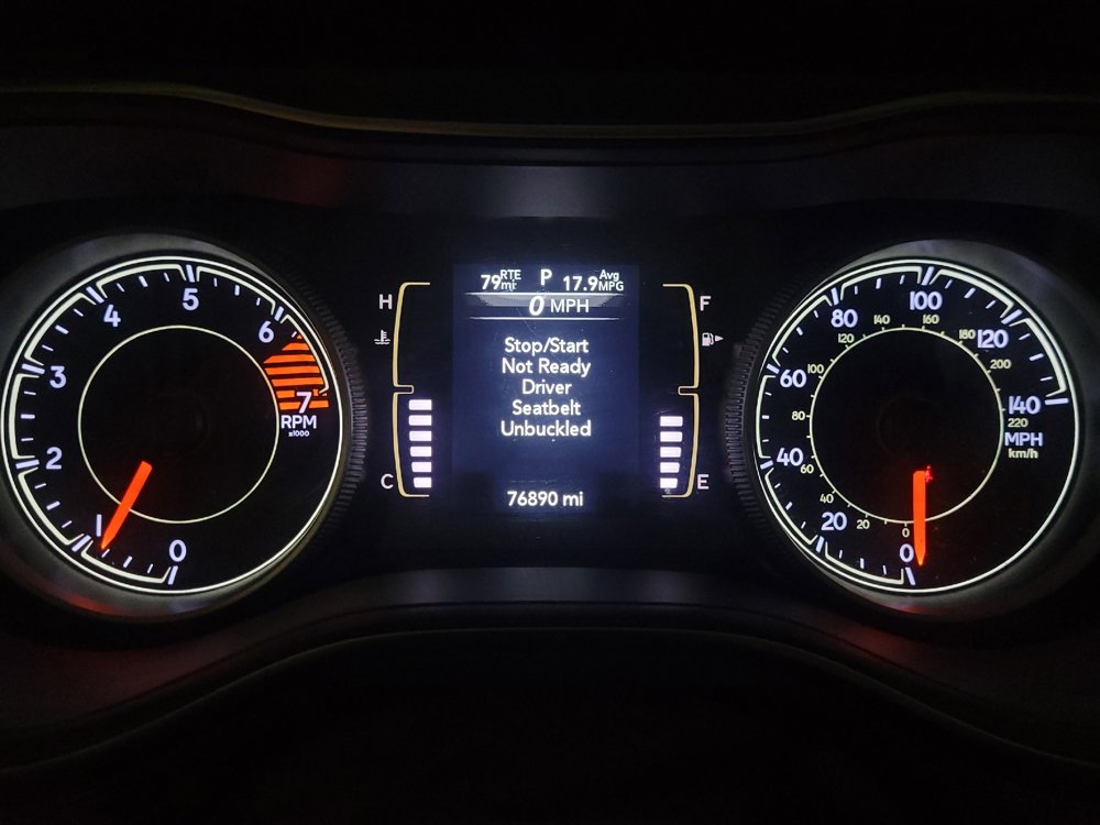 Used 2019 Jeep Cherokee Latitude Plus w/ Cold Weather Group AWD/4WD image 23