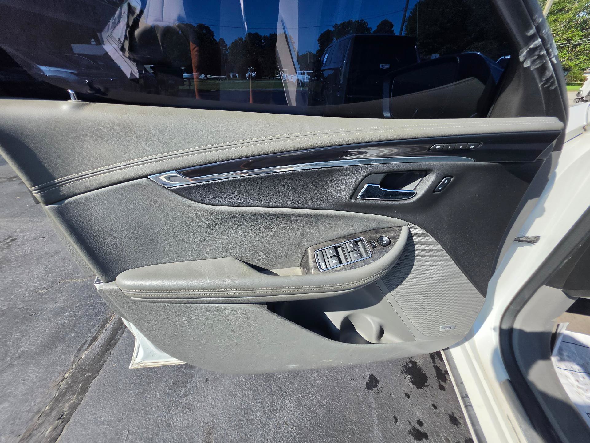 Used 2015 Chevrolet Impala LTZ FWD image 15