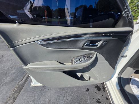 Used 2015 Chevrolet Impala LTZ FWD image 15