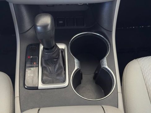 Used 2019 Toyota Highlander LE FWD image 22