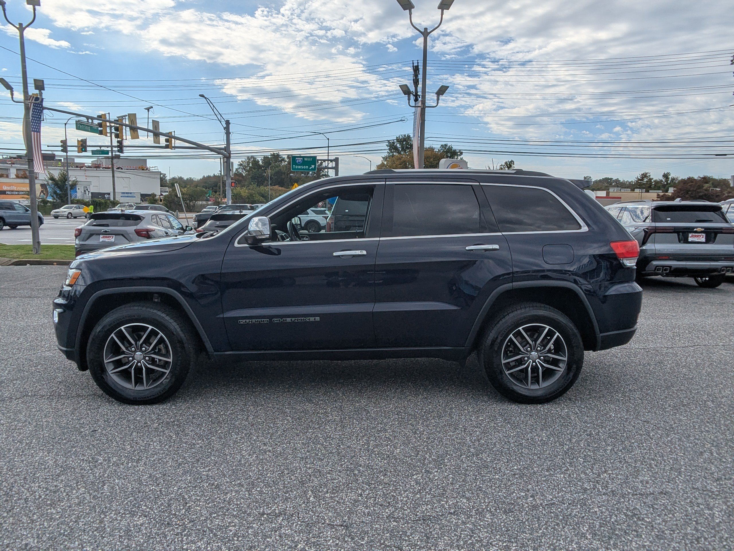 Used 2017 Jeep Grand Cherokee Limited AWD/4WD image 5